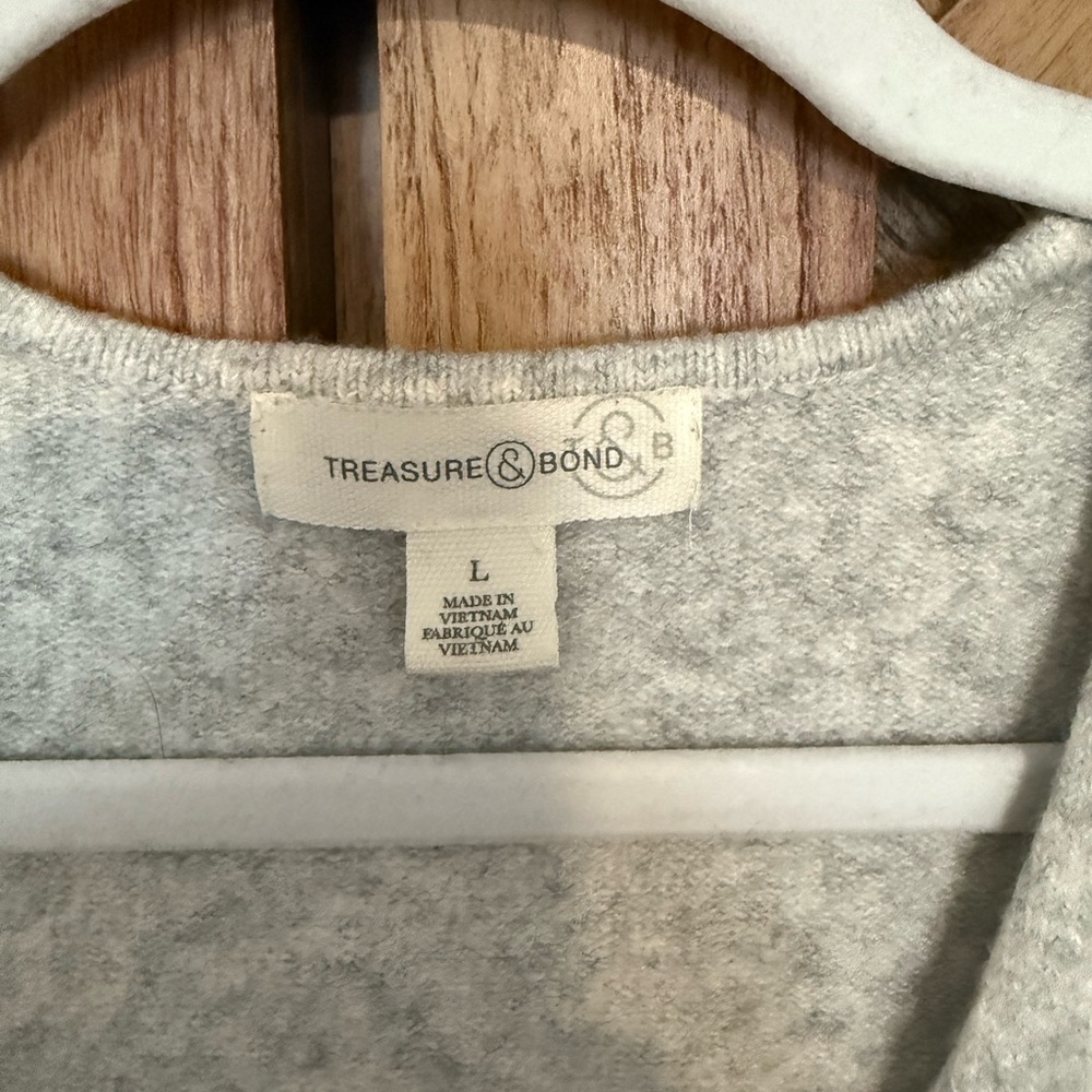 Treasure & Bond Gray V-Neck Sweater Soft Knit - Picture 2 of 4